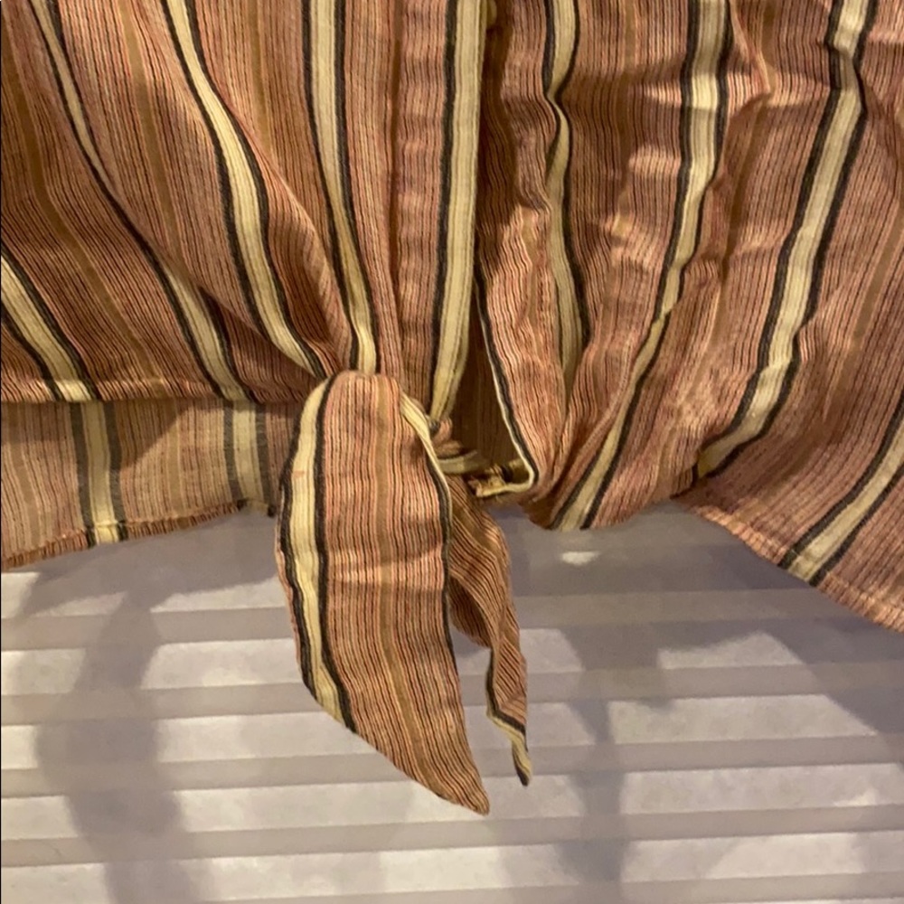 Top - Picture 2 of 4